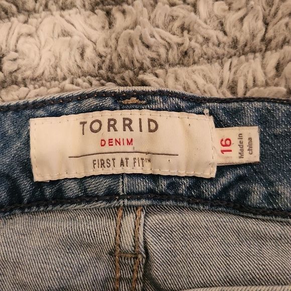 Light wash, distressed Torrid jean shorts size 16. - Picture 2 of 8
